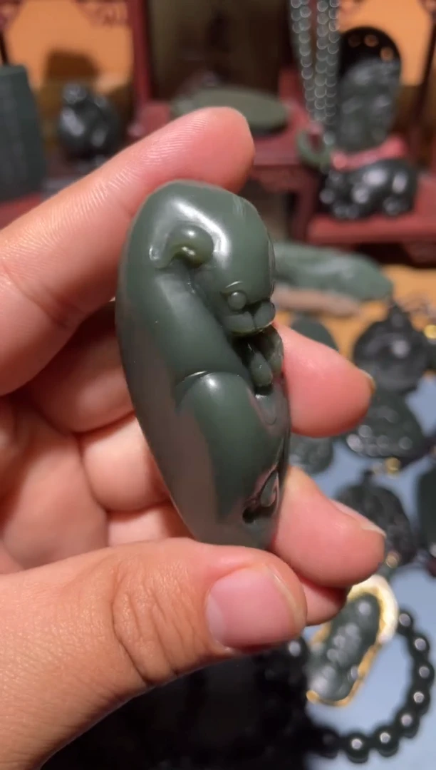 颈饰未镶嵌和田玉（青玉）0