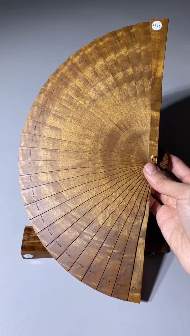 【闪购商品】金丝楠木雕411号18cm金丝楠木小叶桢楠扇子