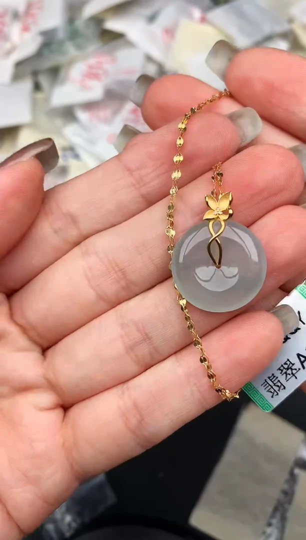 18K金镶嵌挂件翡翠—