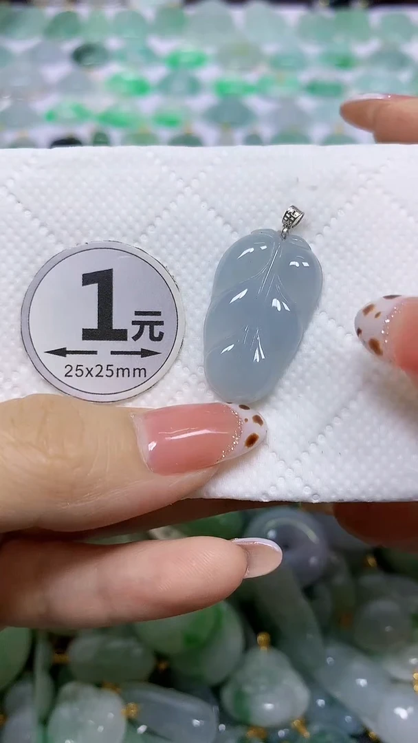 颈饰18K金镶嵌翡翠天然翡翠A货