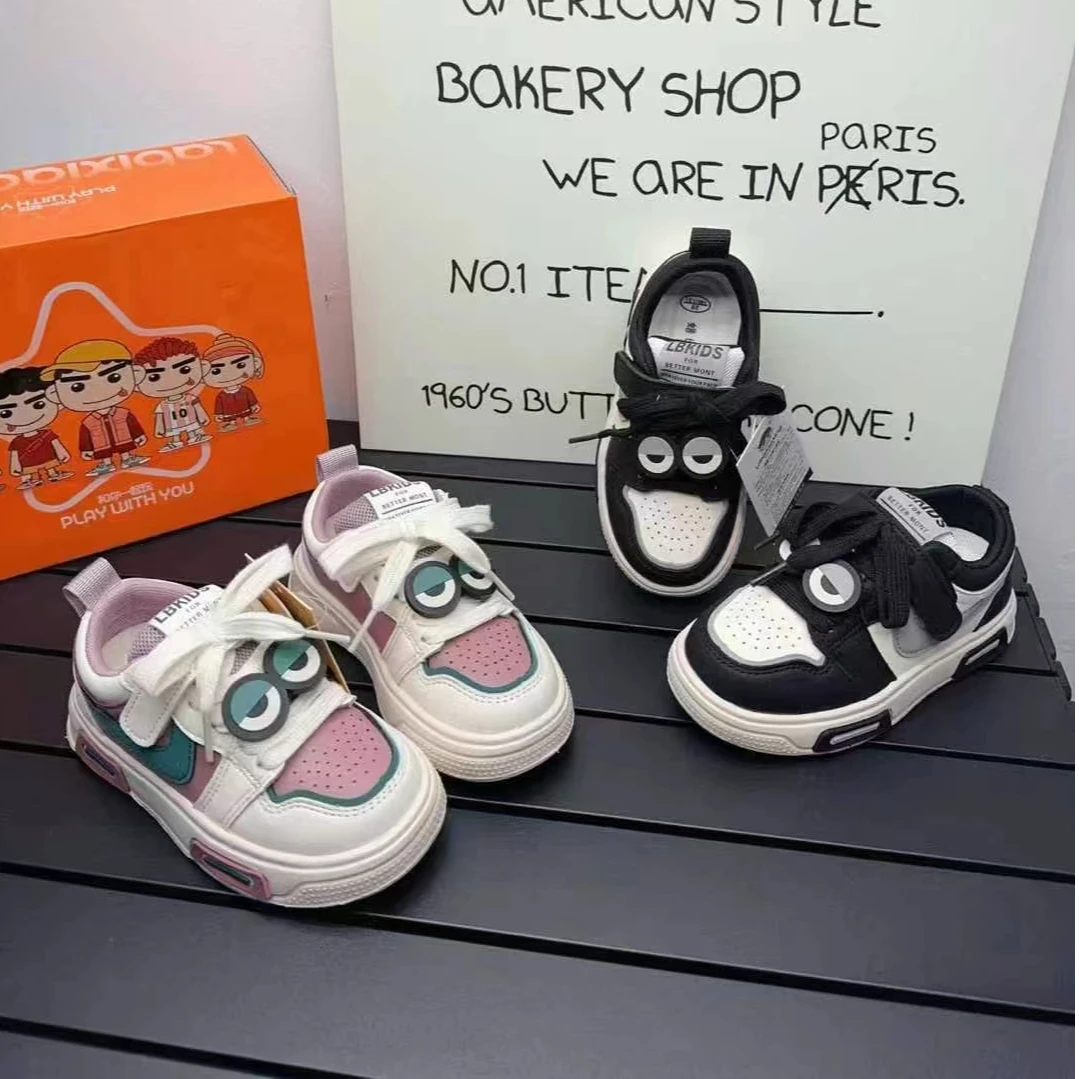 新款春秋季运动粘扣板鞋卡通儿童时尚百搭轻底软底皮面