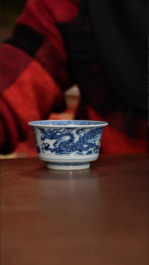 元青花铠甲龙纹马蹄杯