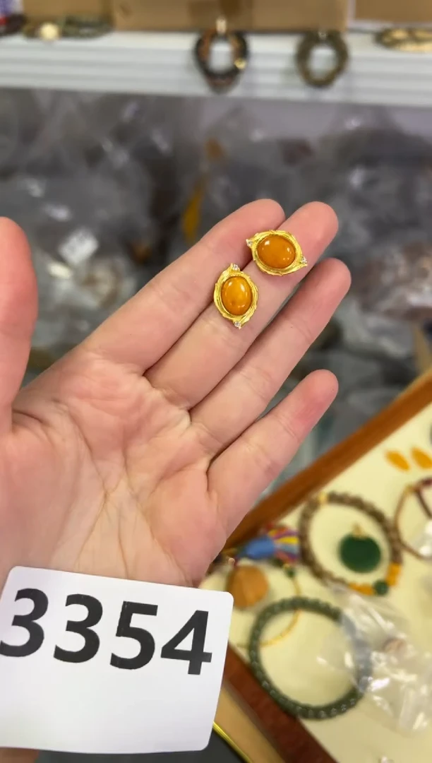 【闪购商品】蜜蜡耳饰银S925镶嵌妖花白蜜蜡银镶嵌耳钉[354]