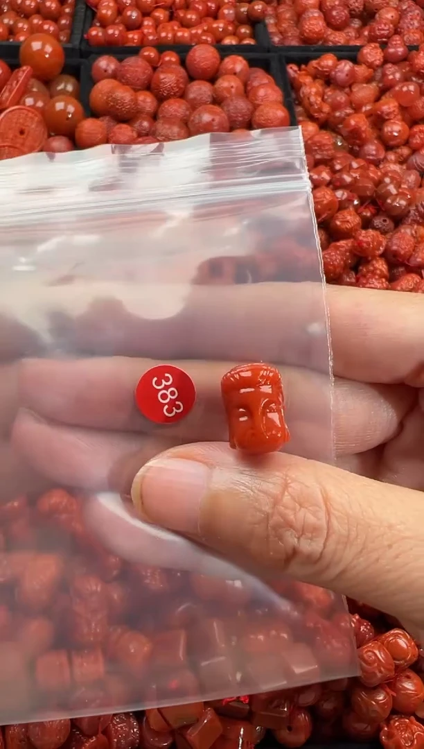 南红玛瑙未镶嵌颈饰1