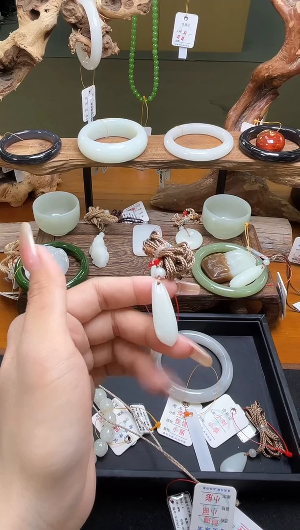 吊坠(不含链)未镶嵌和田玉米达 随形