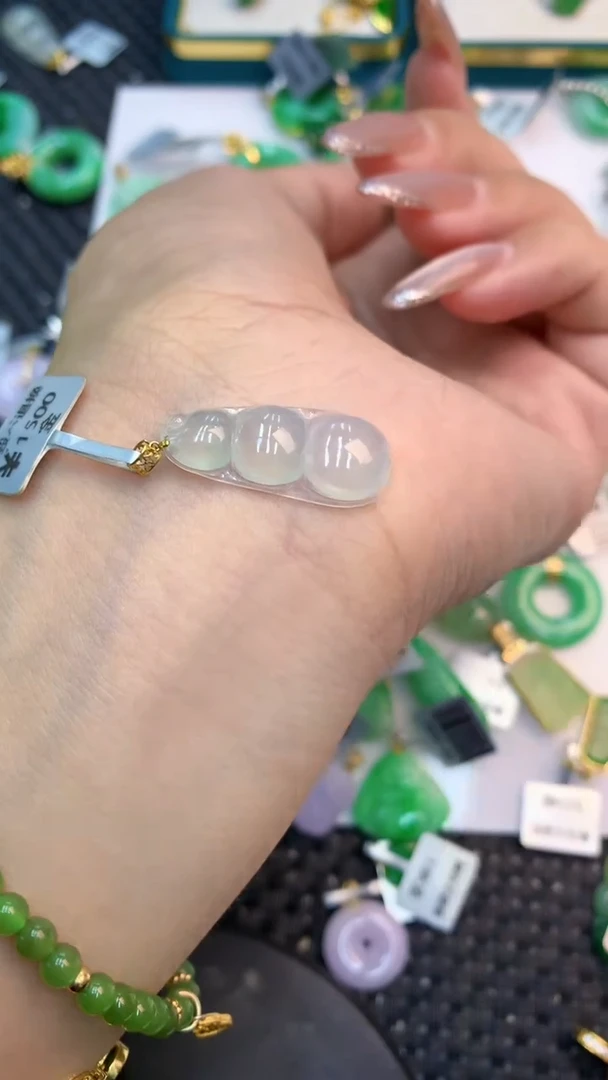 颈饰未镶嵌翡翠1