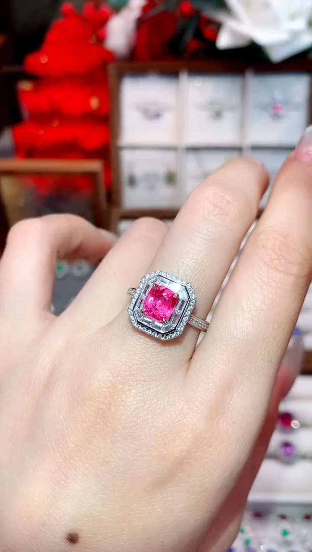 18K金镶嵌戒指尖晶石1.42ct/天然宝石/七天无理由