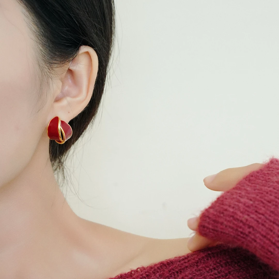 铜合金耳饰 港风独特女小众气质红色高级感新年款新高端耳钉耳环