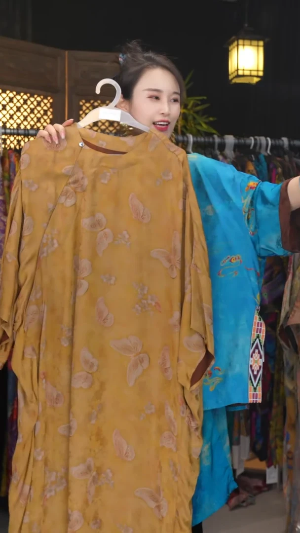 芊**黛金玉蝴蝶左侧袖子抽丝！！！