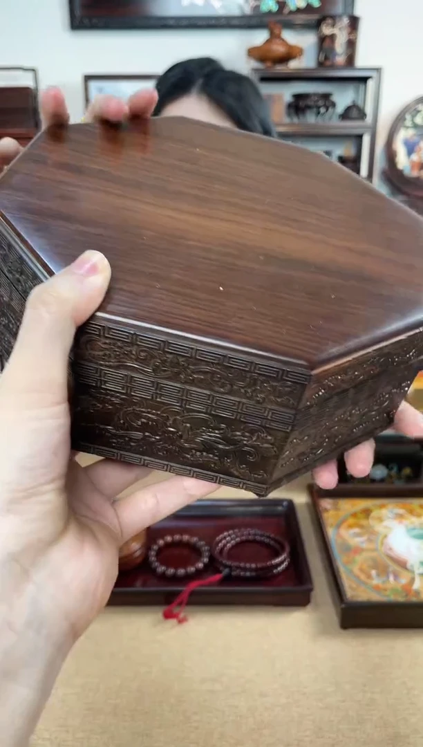 红酸枝木类成套家具八角盒