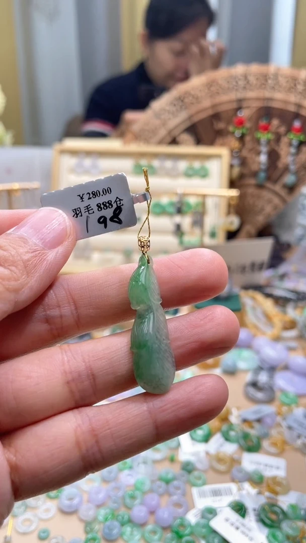 【闪购商品】翡翠颈饰18K金镶嵌羽毛