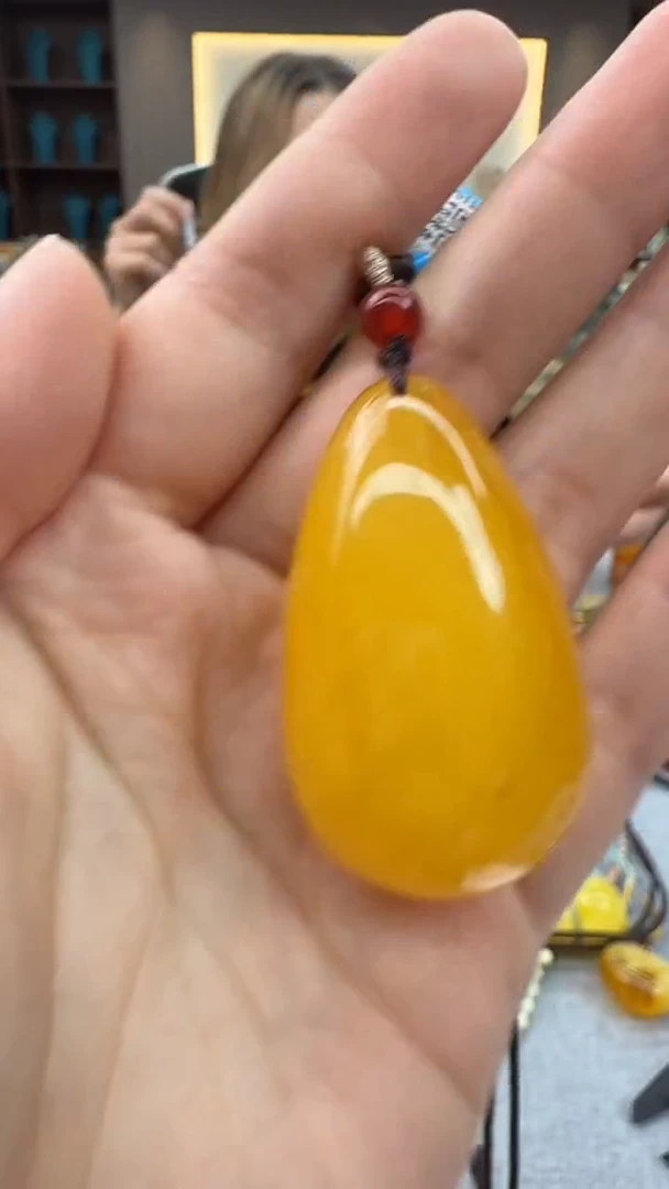 琥珀颈饰未镶嵌22号秒拍 假一罚三