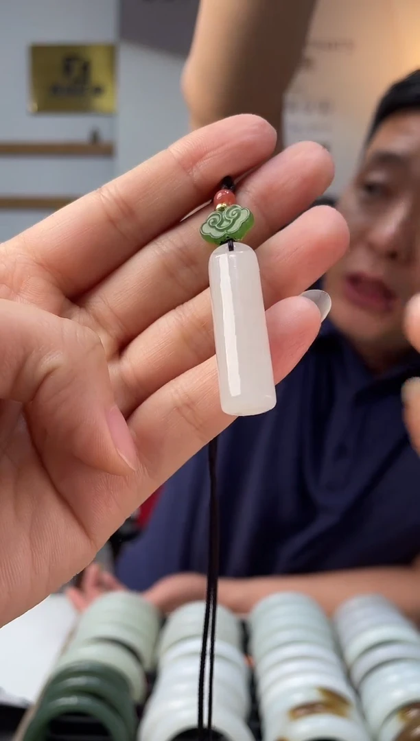 和田玉未镶嵌颈饰称心如意吊坠随机发一件