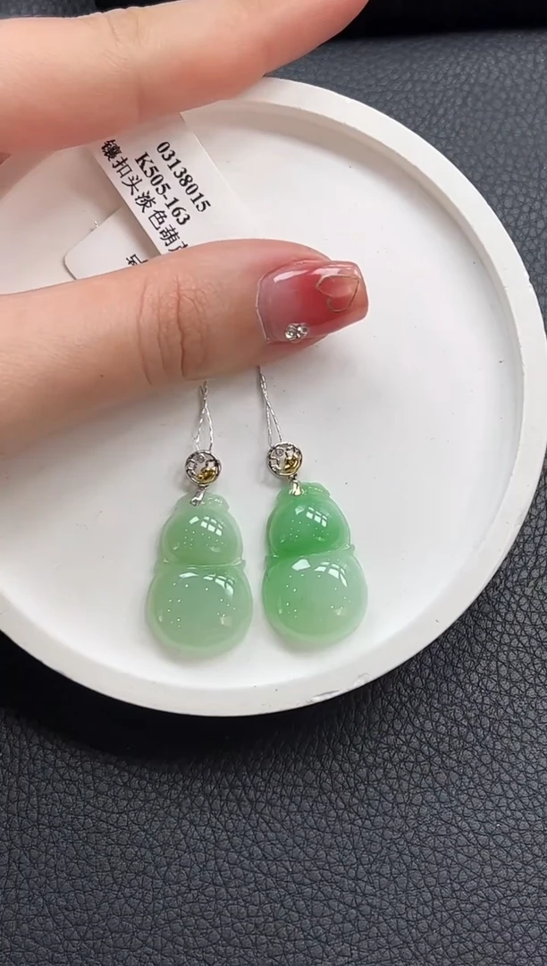 【闪购商品】翡翠颈饰18K金镶嵌葫芦多样性发一