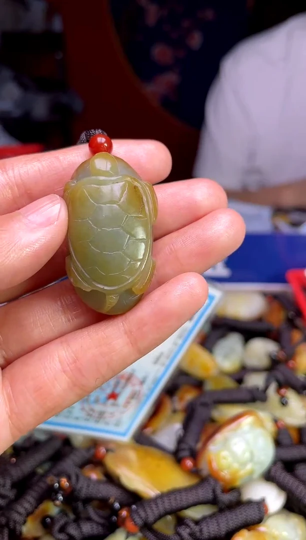 和田玉未镶嵌颈饰1