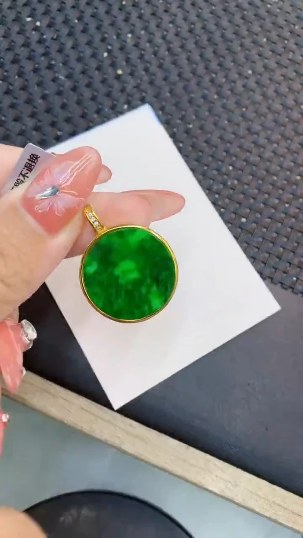 颈饰未镶嵌翡翠1