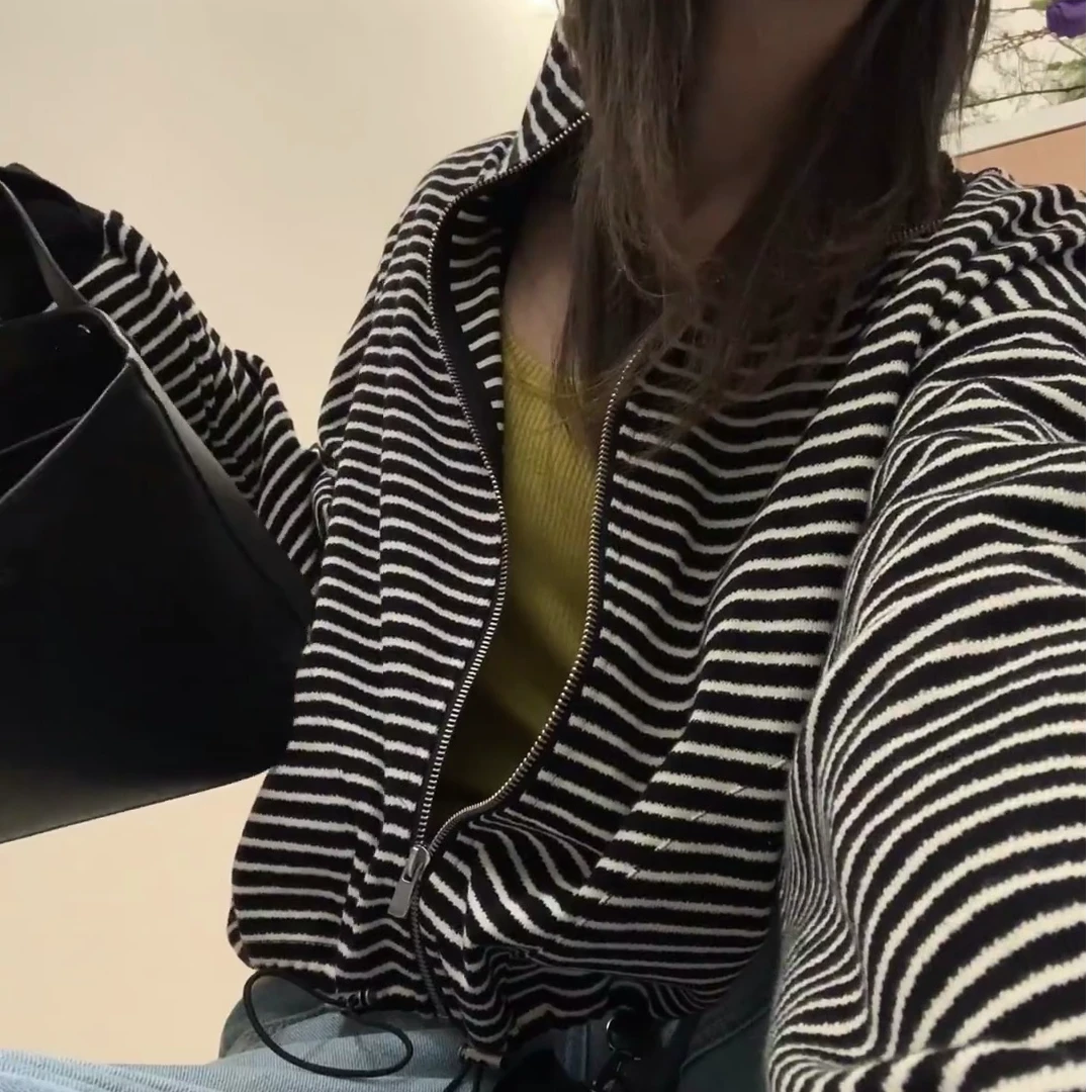 02509博主穿搭 条纹慵懒卫衣外套