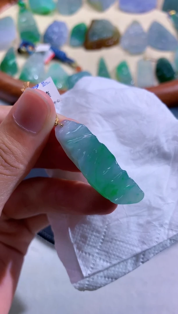 颈饰未镶嵌翡翠