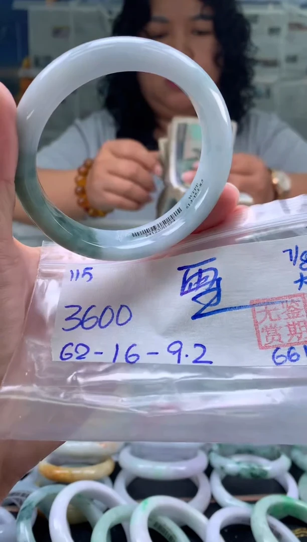 翡翠手镯未镶嵌雪**?翡翠手镯 下单联系小耳机#115