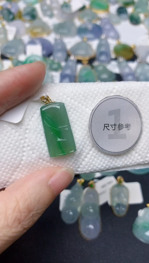 颈饰18K金镶嵌翡翠天然缅甸A货翡翠