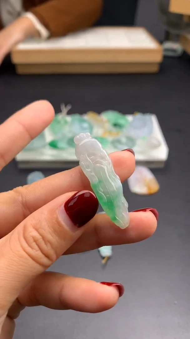 【闪购商品】翡翠颈饰未镶嵌