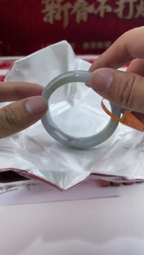 【闪购商品】翡翠手镯未镶嵌8翡翠手镯（微瑕）