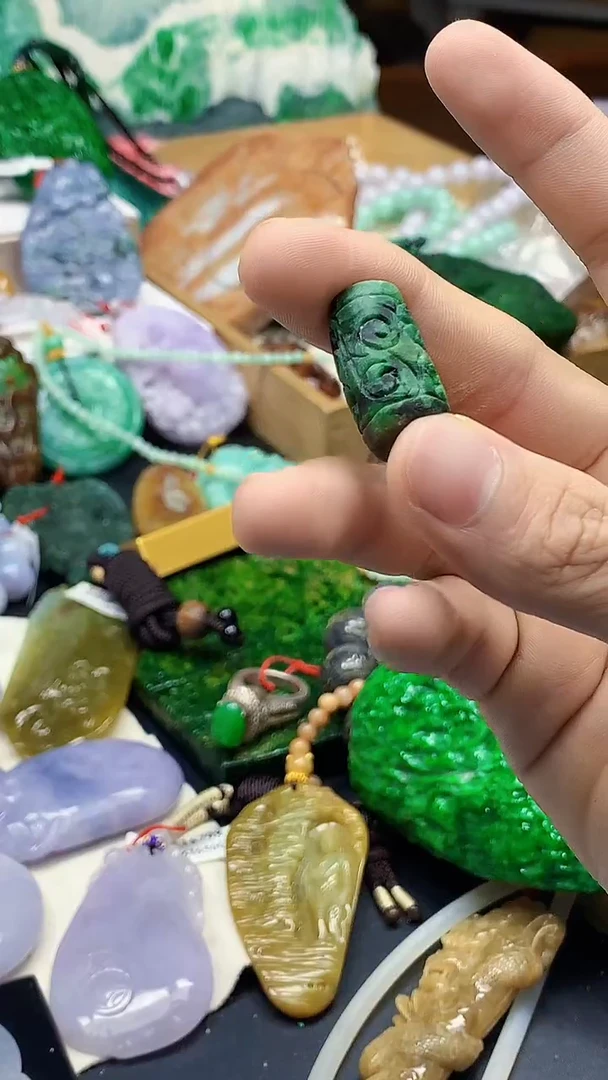 颈饰未镶嵌翡翠天然A货翡翠