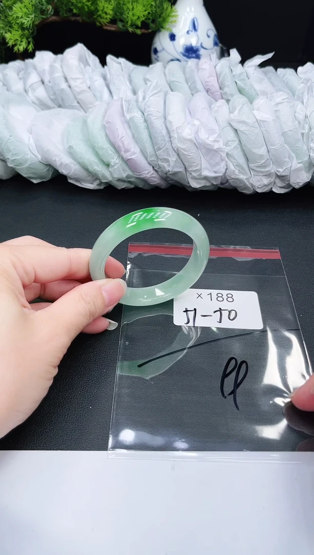 未镶嵌手镯翡翠188