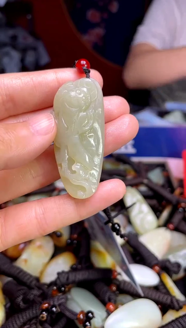 和田玉未镶嵌颈饰1