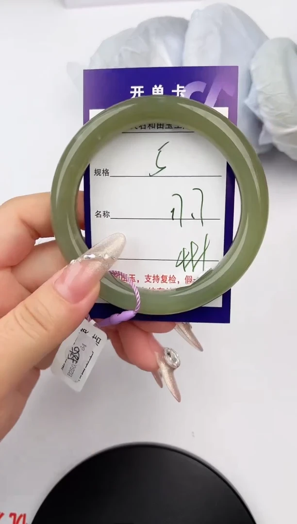 和田玉手镯未镶嵌5颜色微差无瑕疵