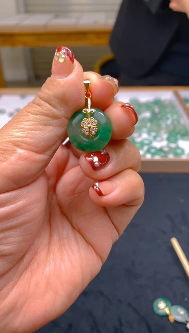 【闪购商品】石英质玉耳坠银S925镶嵌冰美人A货非洲翠，冰种