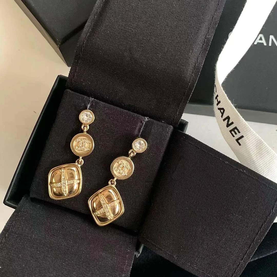 95新 Chanel/香奈儿 24期金色菱形铭牌耳钉 12553749 nn