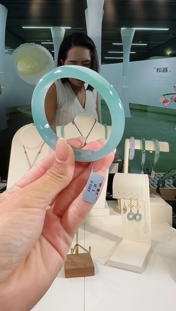 翡翠手镯未镶嵌58圈