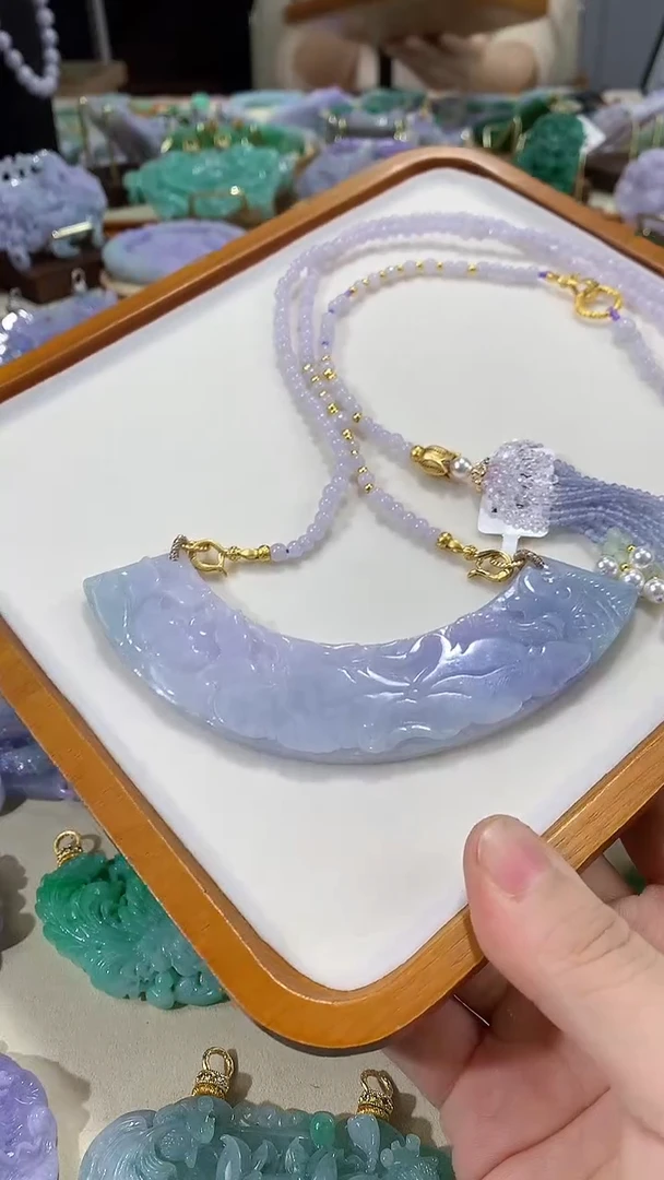 颈饰未镶嵌翡翠吊坠