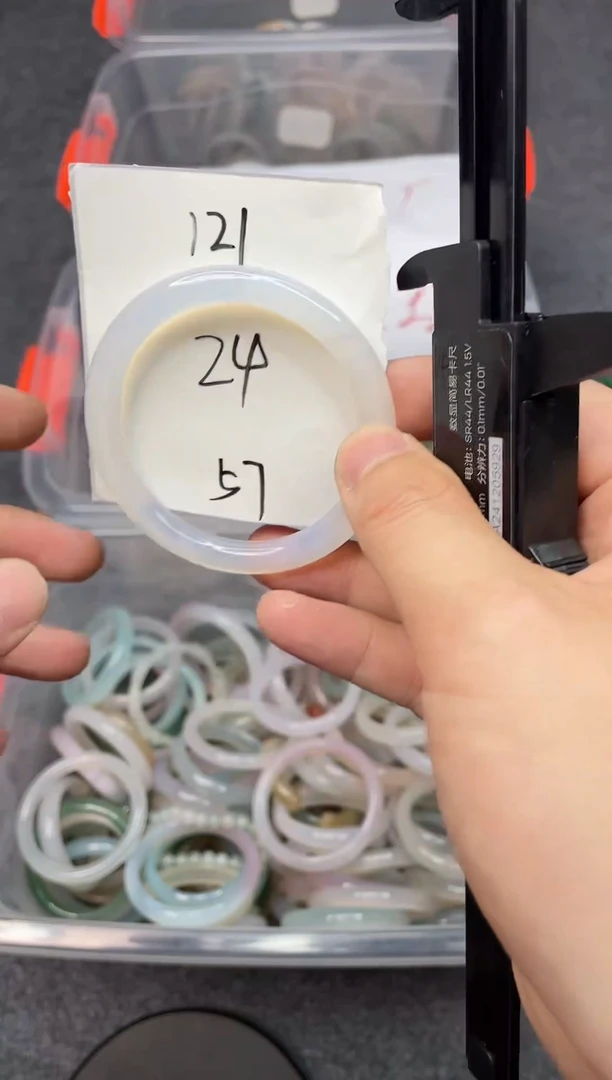 玛瑙/玉髓手镯未镶嵌121