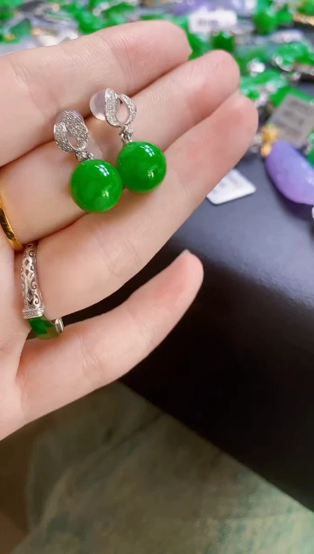 翡翠18K金镶嵌颈饰耳钉