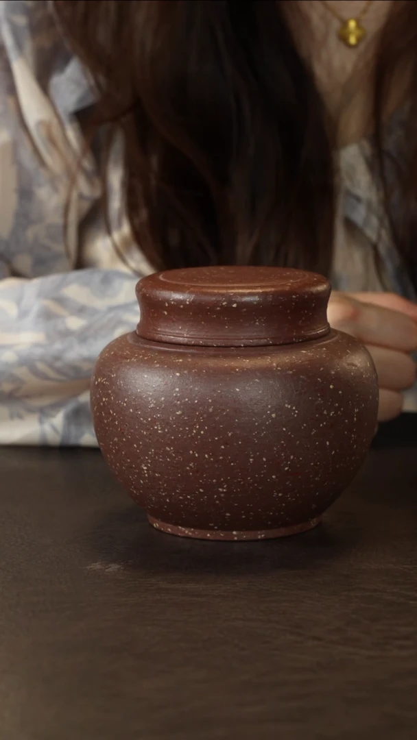 紫砂茶叶罐徐群十八目粗砂茶叶罐