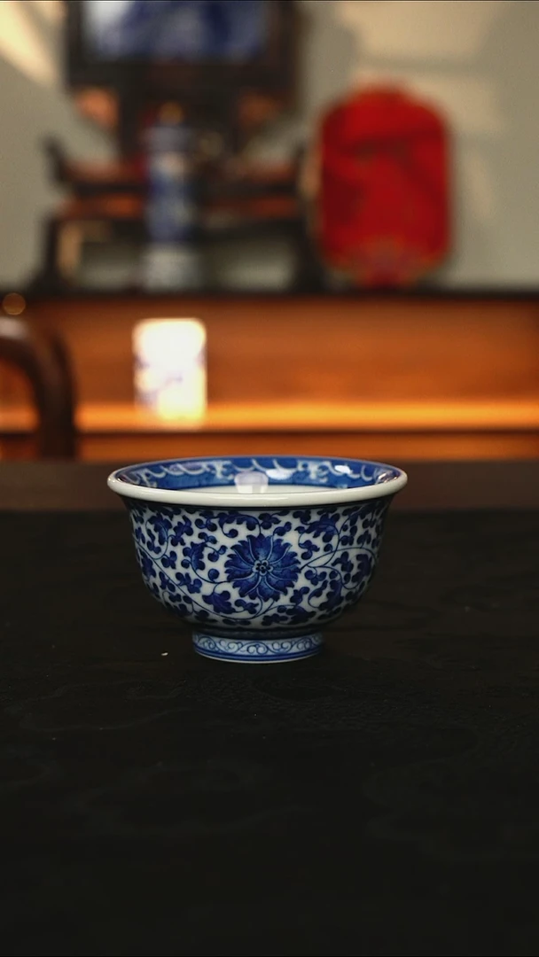 黄振匠造缠枝莲压手杯
