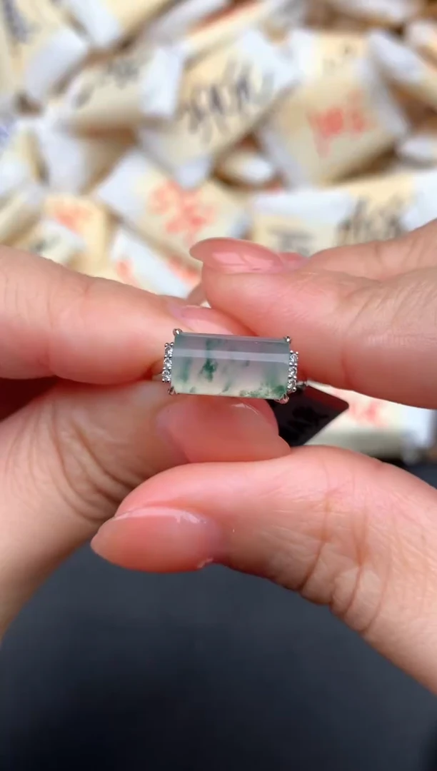 18K金镶嵌挂件翡翠一