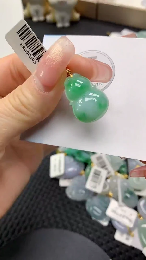 颈饰18K金镶嵌翡翠a货支持复检百元以上9元证书费自理