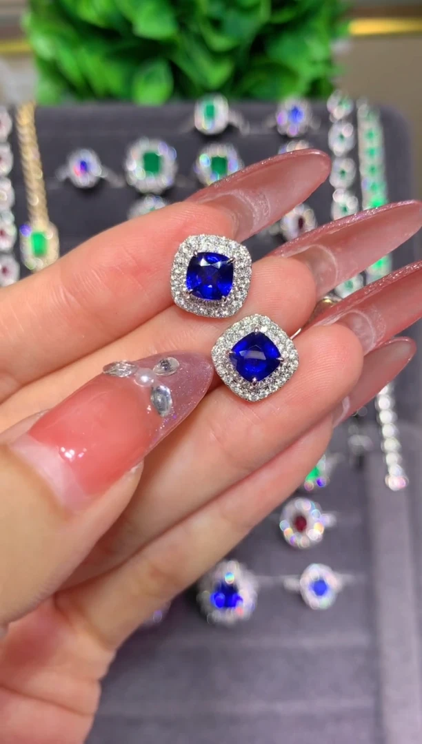 耳钉蓝宝石18K金镶嵌2.31CT