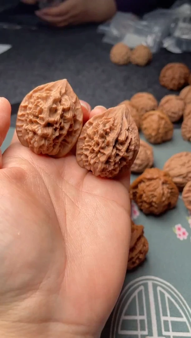 把件文玩核桃w252  龙纹35尺