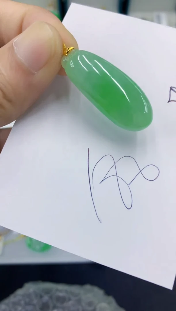翡翠18K金镶嵌颈饰翡翠