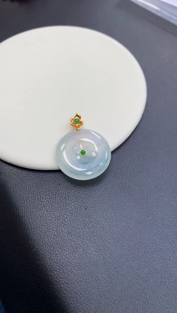 颈饰18K金镶嵌翡翠48小时鉴赏期 退货不扣服务费