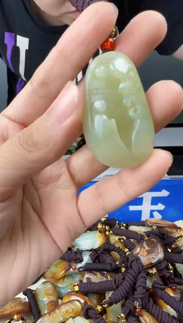 和田玉未镶嵌颈饰1