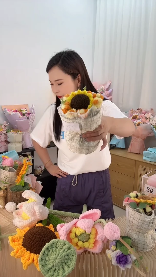 成品花束轻奢手工非遗毛线永生花创意礼物私人定制高端心意