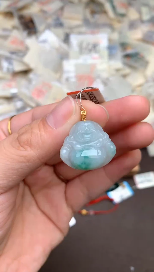 18K金镶嵌挂件翡翠 —