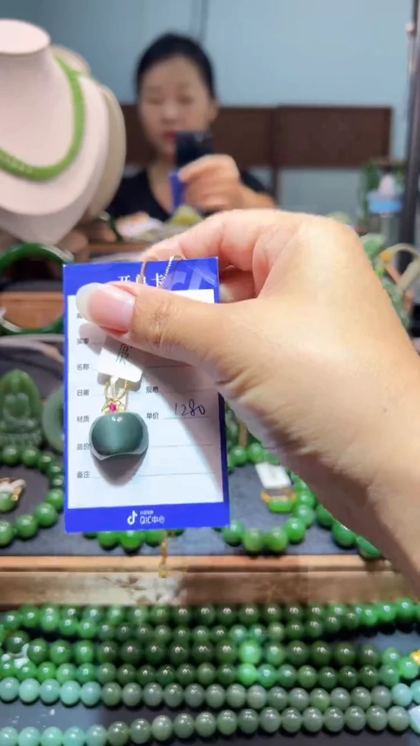 和田玉（碧玉）18K金镶嵌颈饰1