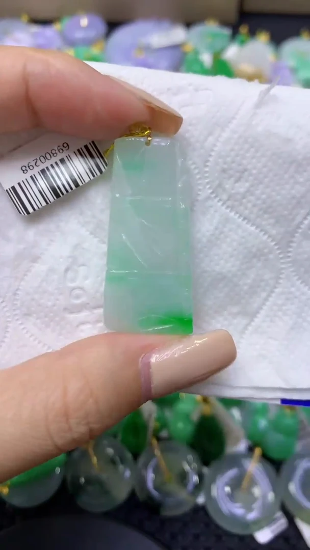 颈饰18K金镶嵌翡翠天然缅甸翡翠A货