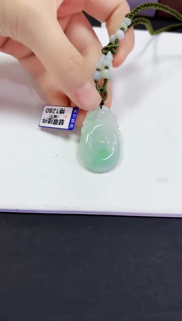 翡翠未镶嵌颈饰挂件